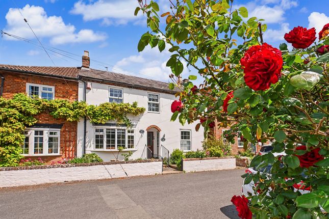 3 bed property, in Tring Road, £450,000