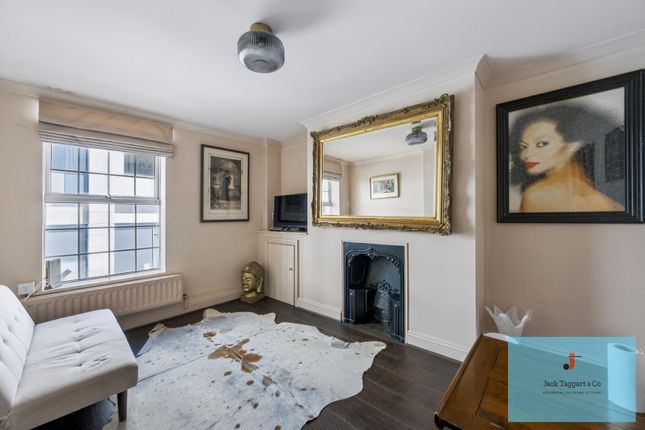 2 bed property, in Marshalls Row, £300,000
