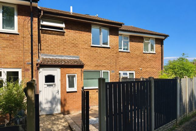 3 bed property, in Cockayne Close, £170,000