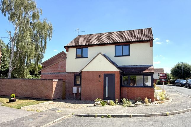 3 bed property, in Walnut Road, £310,000
