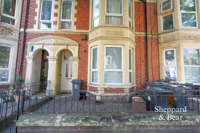 1 bed property, in Connaught Road, £150,000