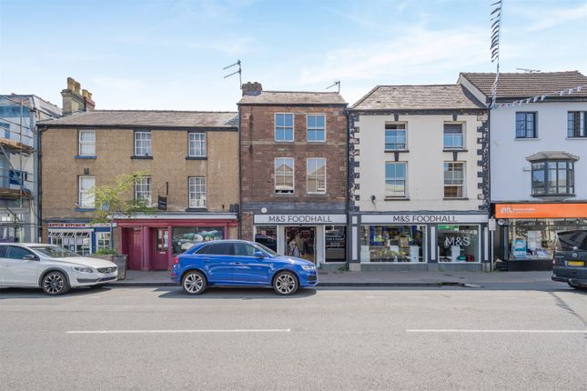 1 bed property, in Howells Place, £150,000