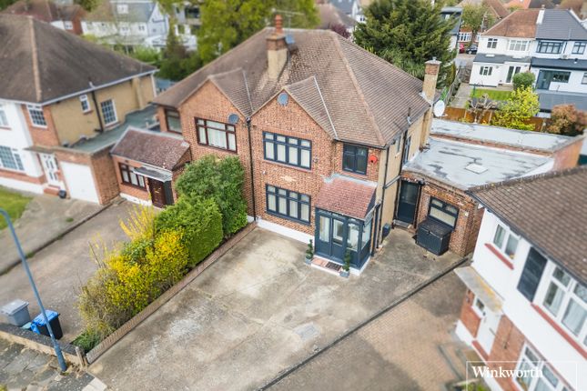 4 bed property, in Palace Court, £785,000