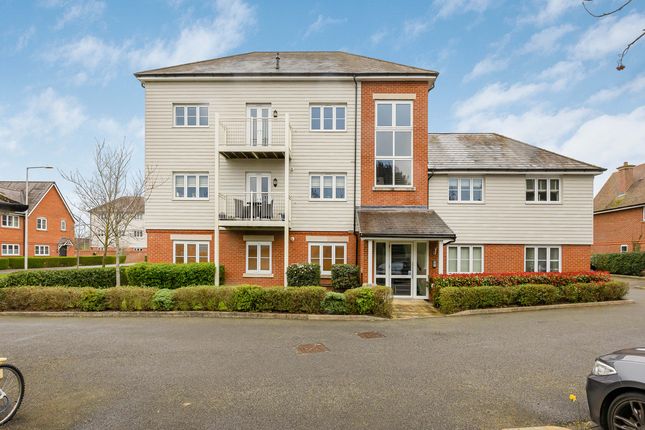 2 bed property, in Fairfield Place, £300,000