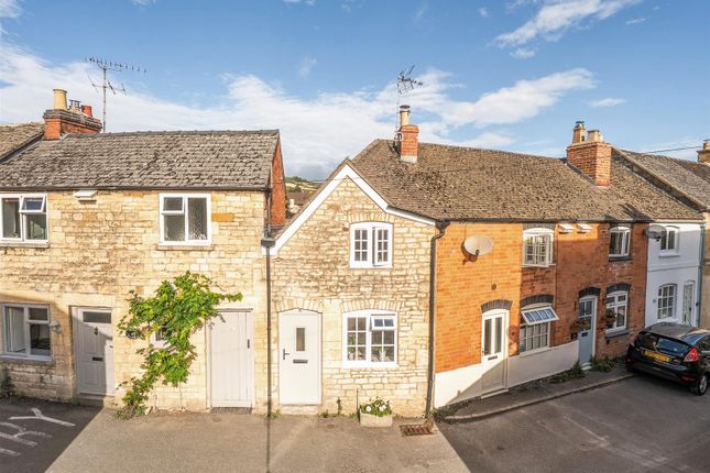 1 bed property, in Bull Lane, £259,000