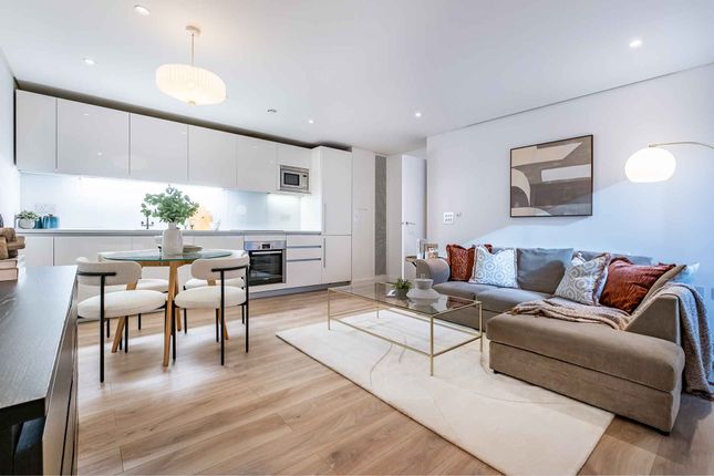 2 bed property, in Merchant Square East, £800,000