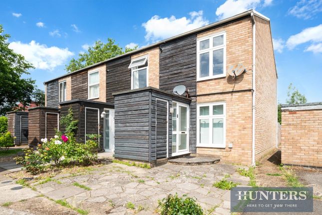 2 bed property, in Edwards Close, £400,000