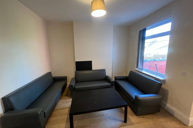 5 bed property, in Barras Lane, £295,000