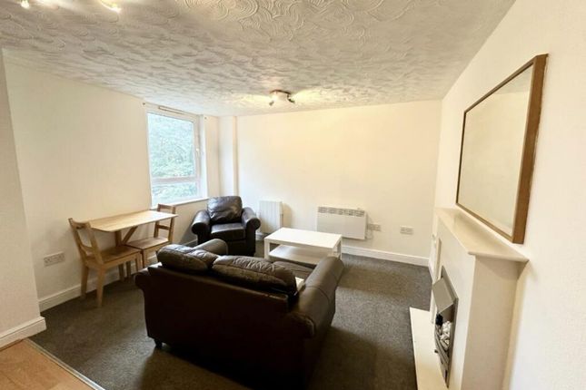 1 bed property, in Woodborough Road, £75,000