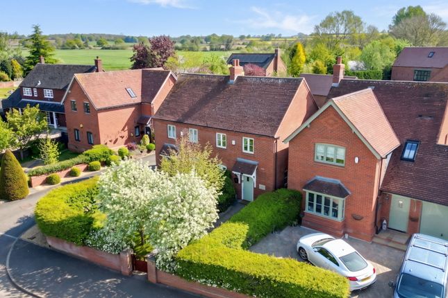 2 bed property, in Rake End, £250,000