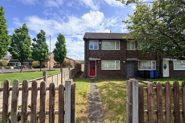 3 bed property, in Clare Walk, £80,000