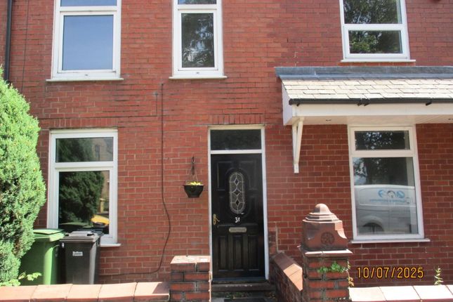 2 bed property, in Church Street, £160,000