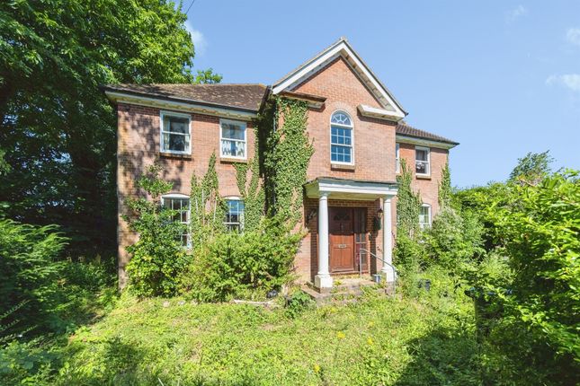 5 bed property, in The Street, £800,000