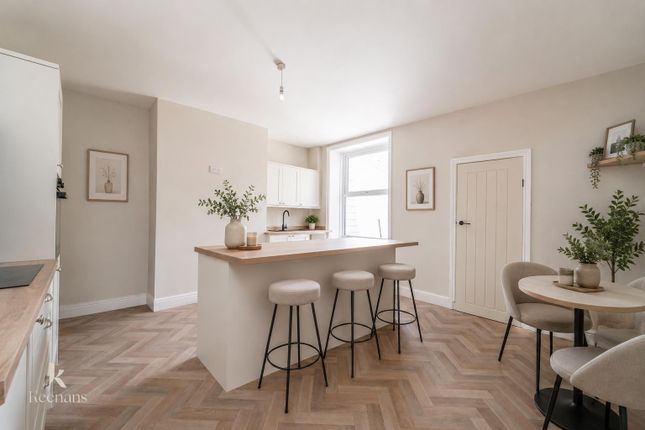 2 bed property, in Burnley Road, £215,000