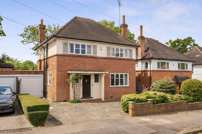 4 bed property, in Rochester Drive, £1,150,000