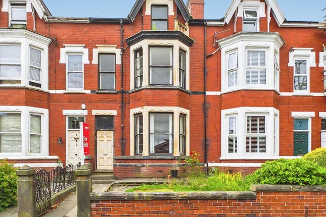 5 bed property, in Grosvenor Road, £285,000