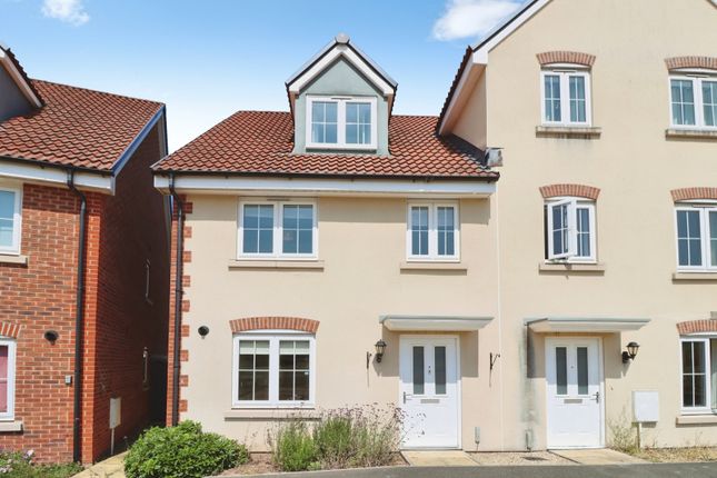 3 bed property, in Henry Shute Road, £425,000