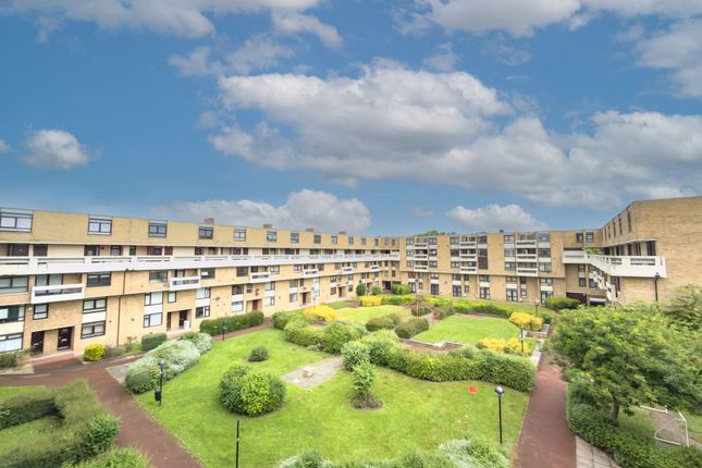2 bed property, in 86 Collingwood Court, £10,000