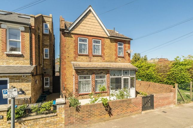 4 bed property, in Park Road, £900,000