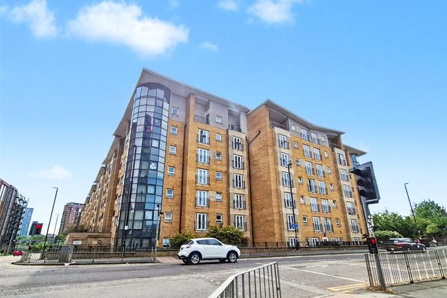 2 bed property, in Middlewood Street, £70,000