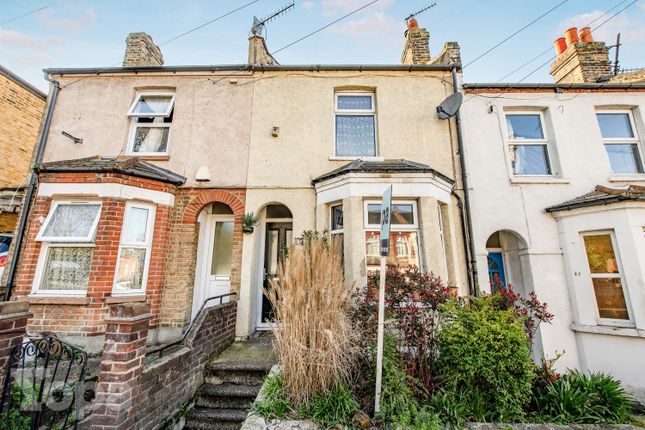 2 bed property, in Riverdale Road, £375,000