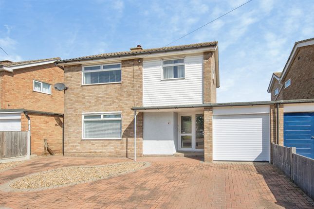 4 bed property, in St. Monance Way, £400,000