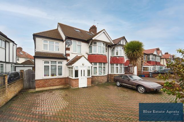 5 bed property, in Great West Road, £780,000
