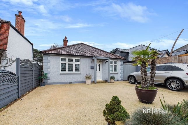2 bed property, in Lansdowne Road, £675,000
