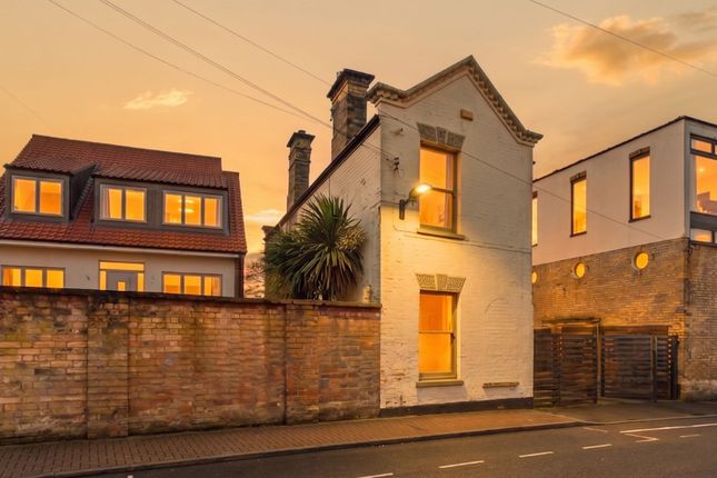 3 bed property, in Drury Lane, £389,950