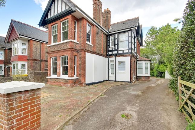 1 bed property, in Shakespeare Road, £177,500