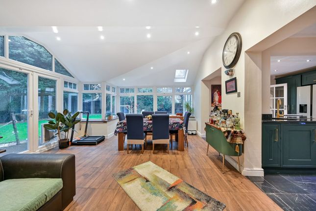 3 bed property, in St Leonard's Hill, £950,000