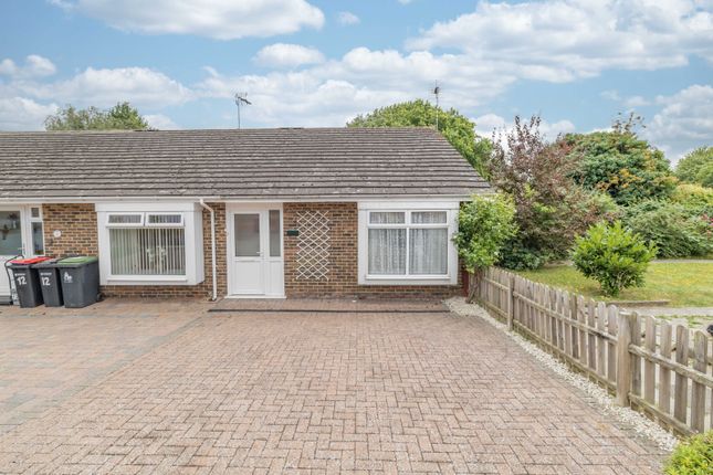 2 bed property, in Foxdown Close, £260,000