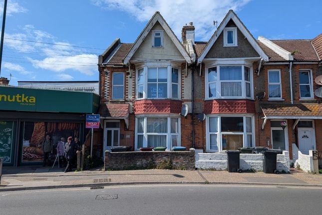 1 bed property, in Longford Road, £80,000