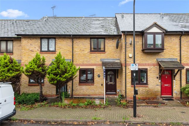 2 bed property, in Riverside Close, £500,000