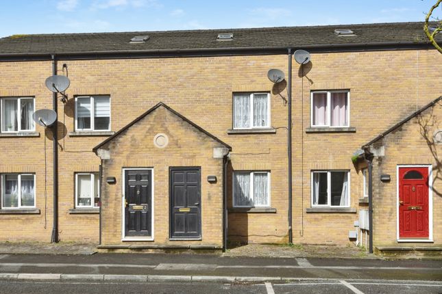 3 bed property, in Coach Mews, £150,000