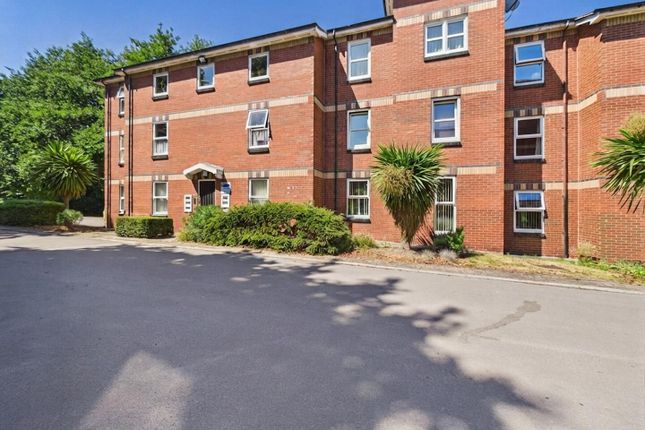 1 bed property, in Skinner Lane, £90,000