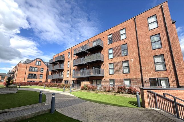 1 bed property, in Station Road, £250,000
