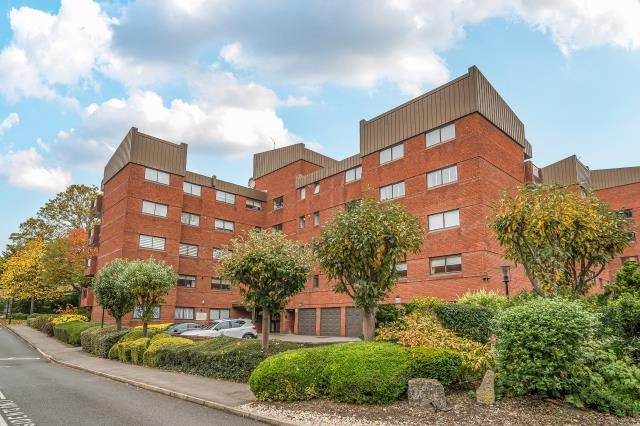 3 bed property, in Spencer Close, £700,000