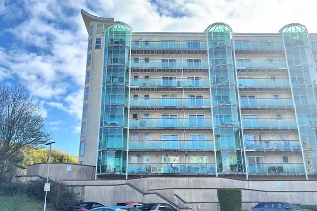 2 bed property, in Atlantic House, £120,000