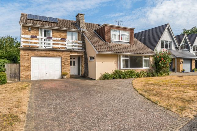 4 bed property, in Amberley Close, £795,000