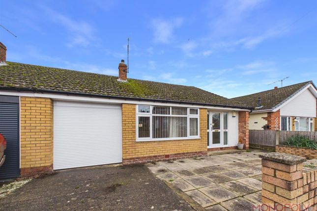 2 bed property, in Elwyn Drive, £200,000