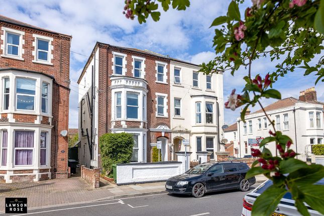 2 bed property, in St. Andrews Road, £210,000
