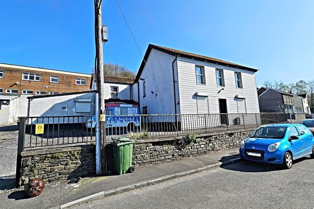Studio, in Coedpenmaen Close, £250,000
