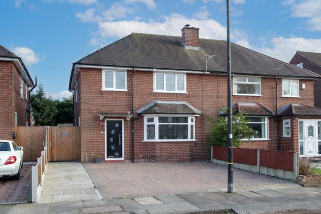 4 bed property, in Old Meadow Lane, £425,000