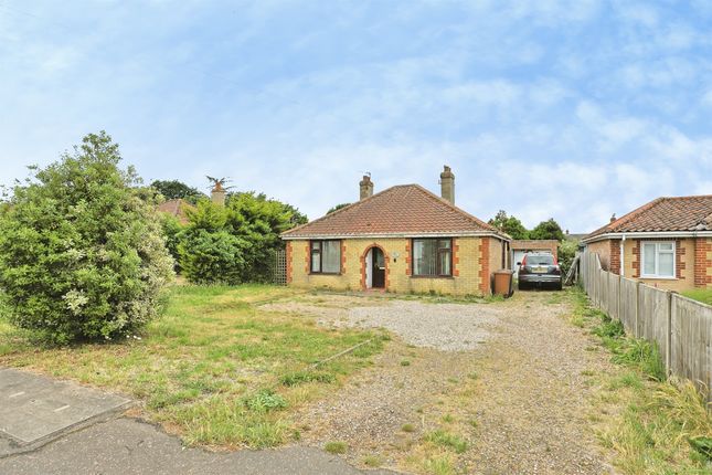 2 bed property, in Shipdham Road, £250,000