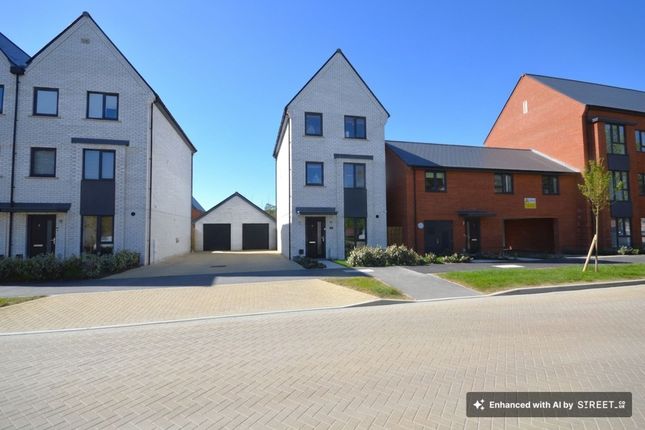 4 bed property, in Grenadier Drive, £425,000