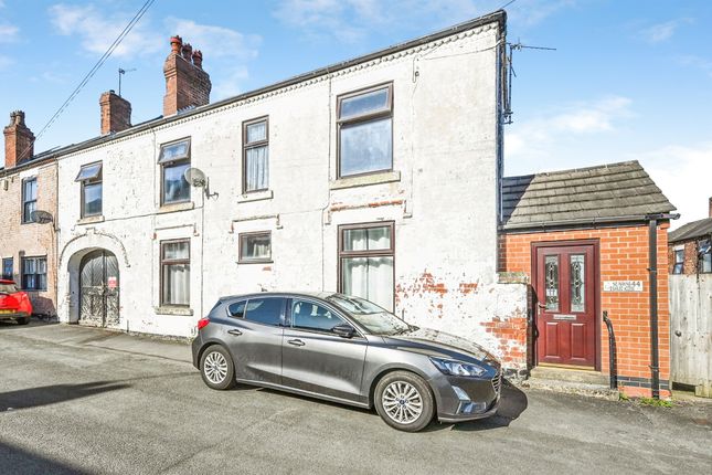 5 bed property, in Eyres Gardens, £190,000