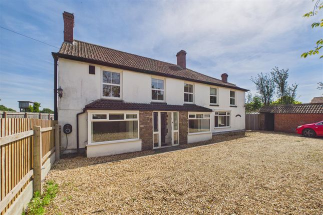 5 bed property, in Wotton Road, £450,000