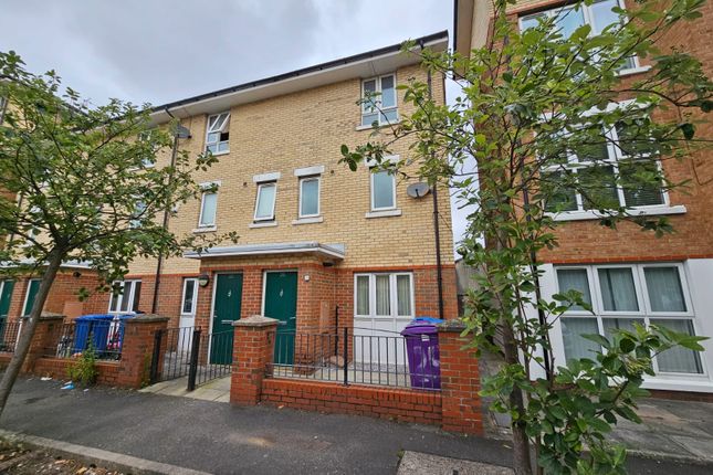 3 bed property, in Golders Green, £149,995