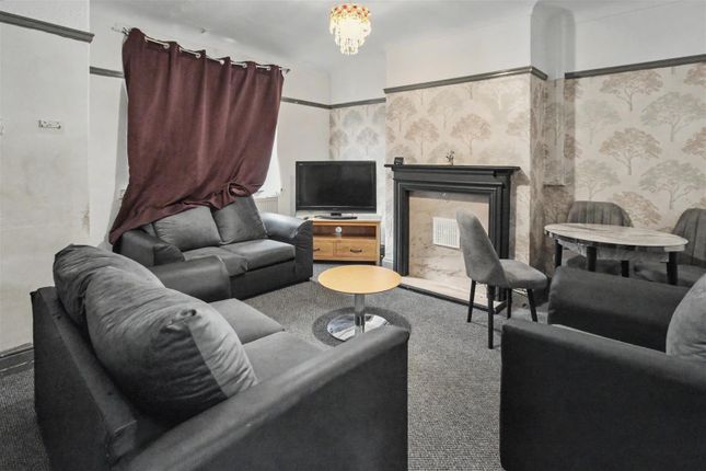 3 bed property, in Lonsdale Road, £115,000